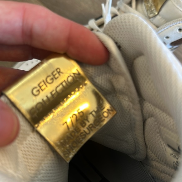 Misplaced checks done by the shoe surgeon - Picture 5 of 10